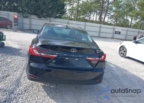2025 Toyota Camry Le z USA, uszkodzony, nr VIN 4T1DAACK0SU501348